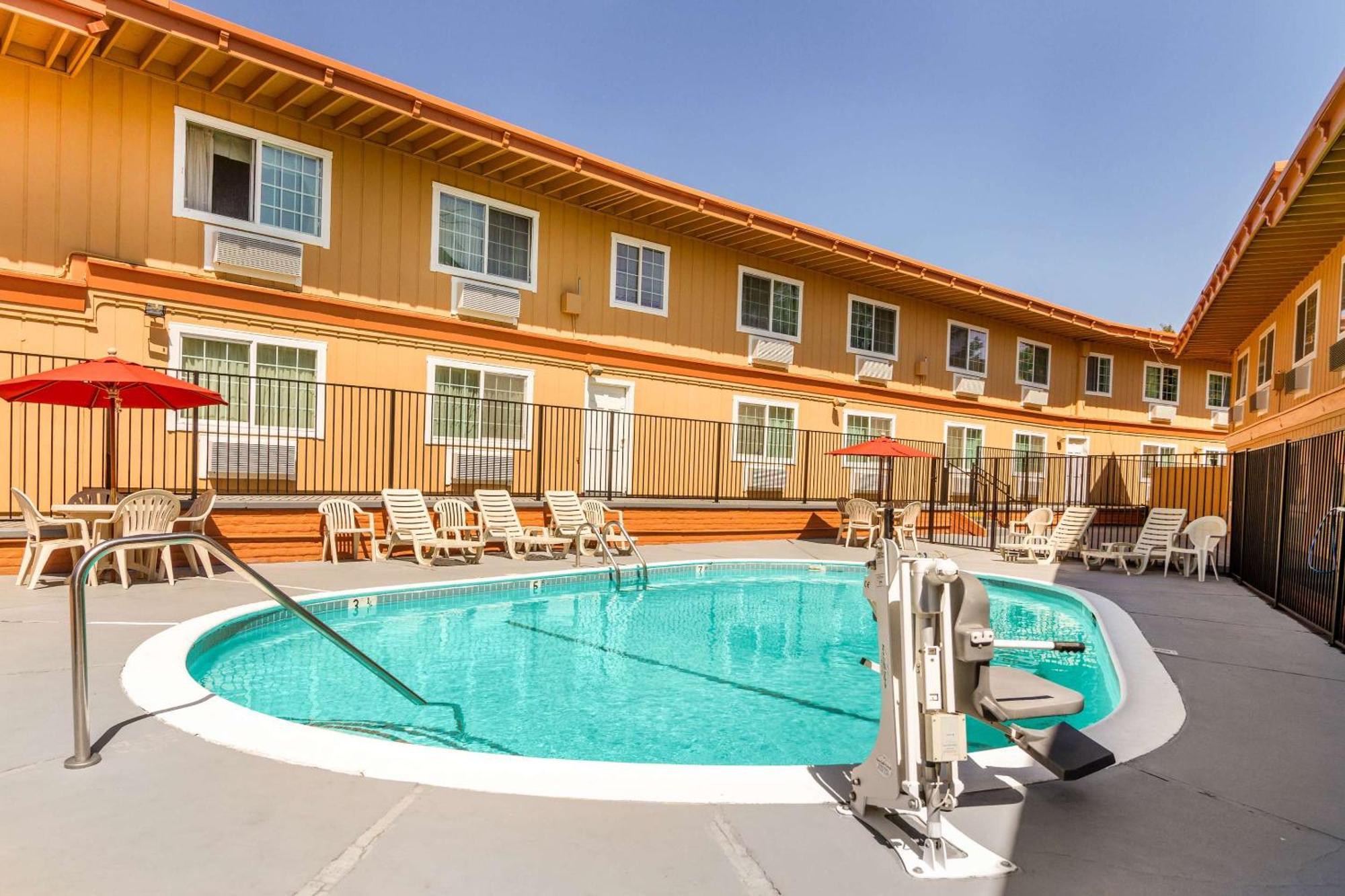 Rodeway Inn Auburn – Foresthill Exterior foto